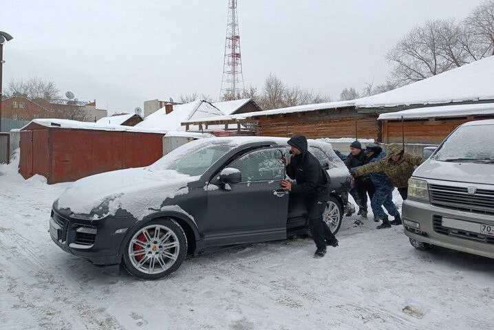 Предприниматель из Томска попыталась скрыть Porsche от приставов, чтобы избежать ареста